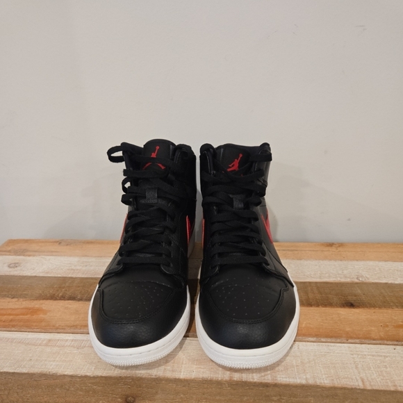Nike Air Jordan 1 Retro High 'Rare Air' Men's 'Bred' Black Red Colorway - Picture 5 of 12